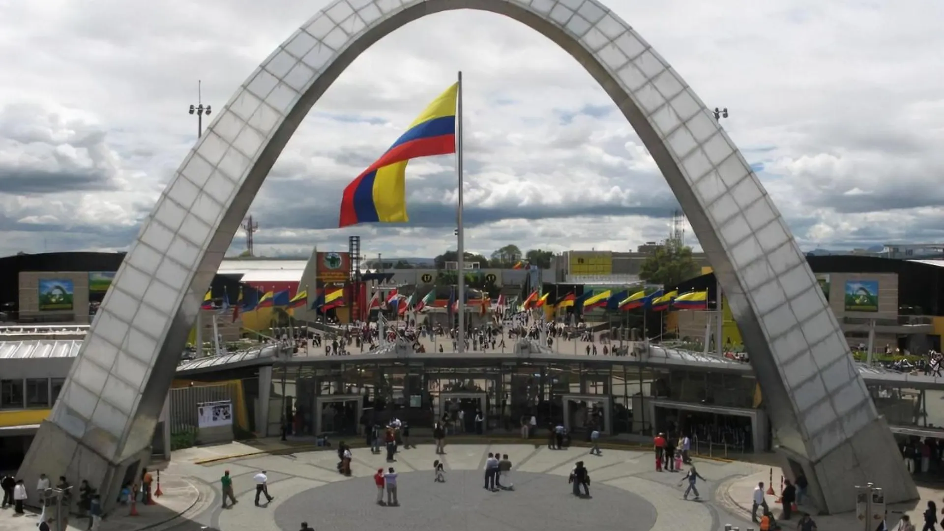 Hotel City Bog Corferias contacts